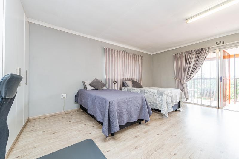 5 Bedroom Property for Sale in Helderkruin Gauteng