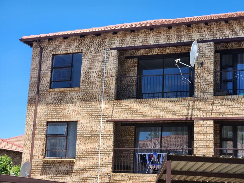 To Let 2 Bedroom Property for Rent in Weltevreden Park Gauteng