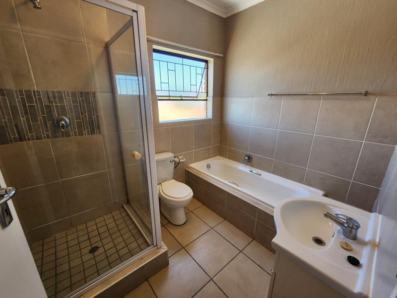 To Let 2 Bedroom Property for Rent in Weltevreden Park Gauteng