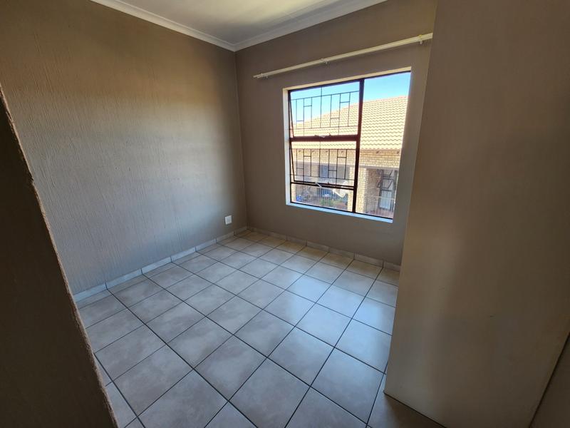 To Let 2 Bedroom Property for Rent in Weltevreden Park Gauteng