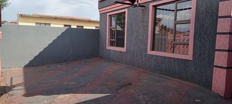 To Let 1 Bedroom Property for Rent in Birch Acres Gauteng