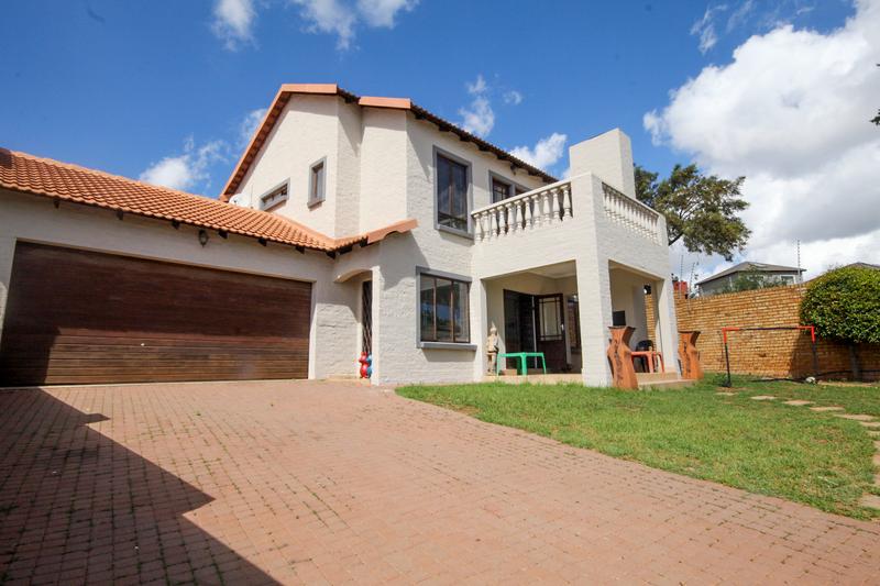 4 Bedroom Property for Sale in Thatchfield Gauteng