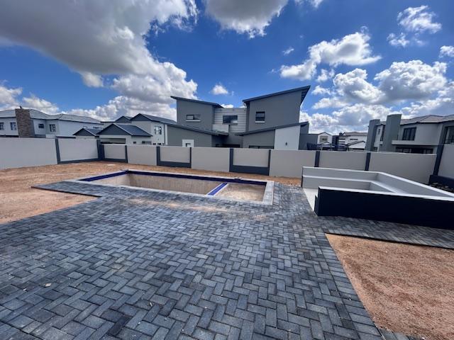 5 Bedroom Property for Sale in Six Fountains Residential Estate Gauteng