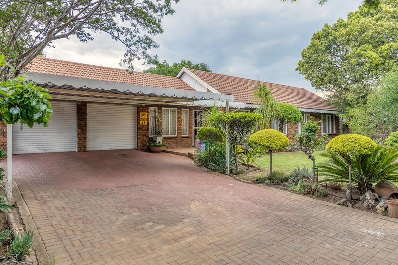 3 Bedroom Property for Sale in Bardene Gauteng