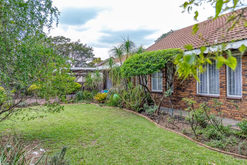 3 Bedroom Property for Sale in Bardene Gauteng