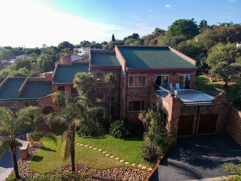 6 Bedroom Property for Sale in Helderkruin View Gauteng