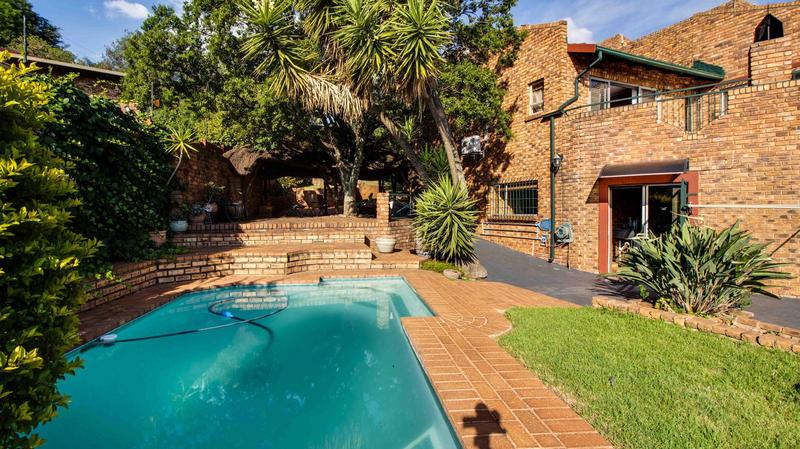 6 Bedroom Property for Sale in Helderkruin View Gauteng