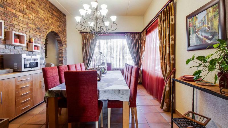 6 Bedroom Property for Sale in Helderkruin View Gauteng