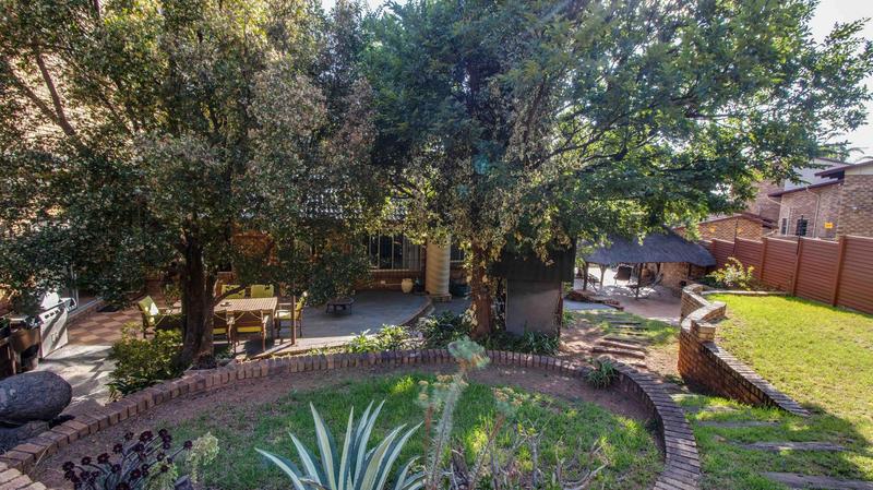 6 Bedroom Property for Sale in Helderkruin View Gauteng