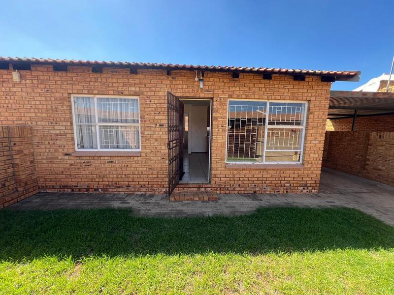 2 Bedroom Property for Sale in Finsbury Gauteng