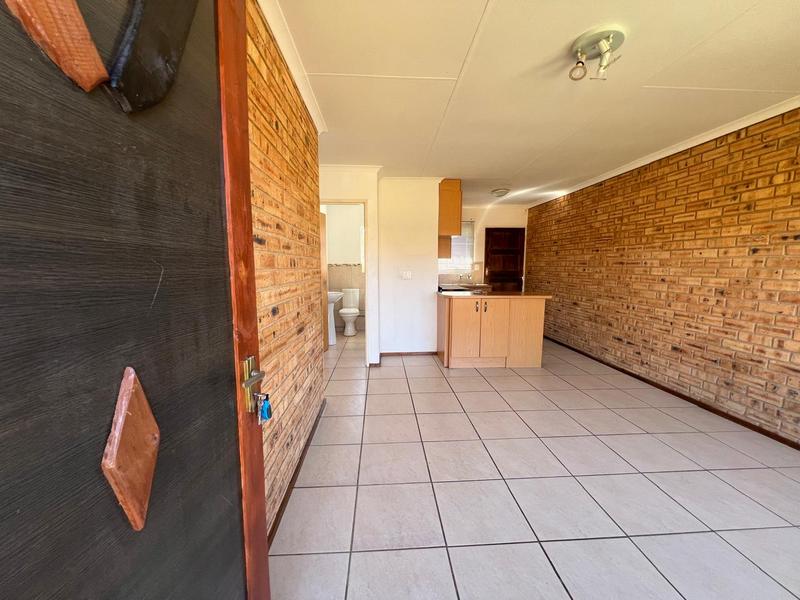 2 Bedroom Property for Sale in Finsbury Gauteng