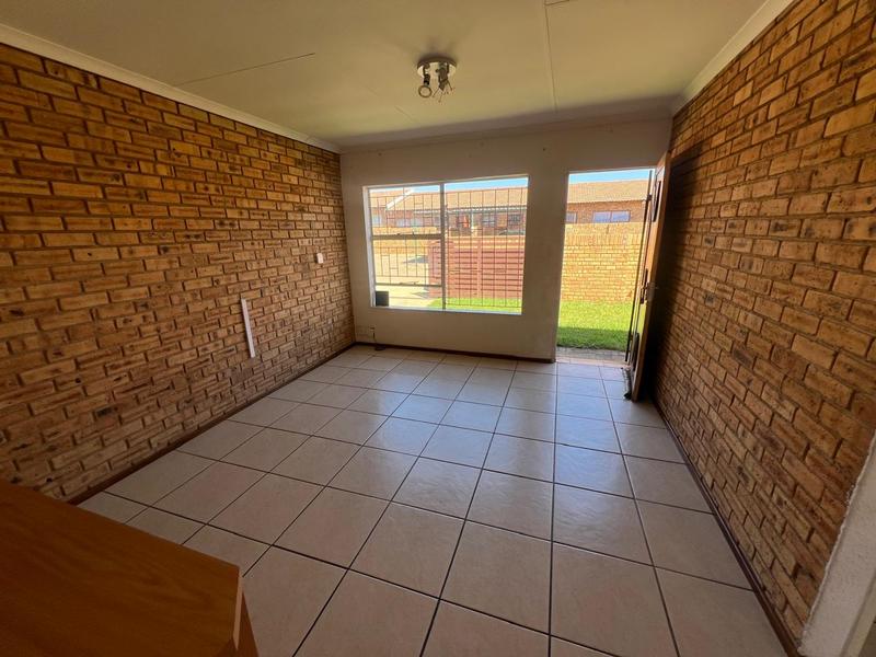 2 Bedroom Property for Sale in Finsbury Gauteng