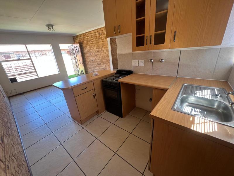 2 Bedroom Property for Sale in Finsbury Gauteng