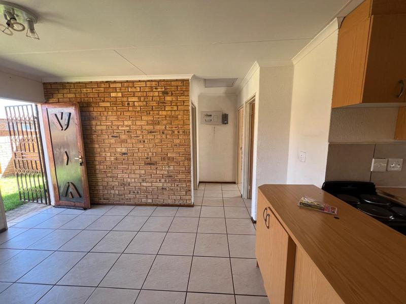 2 Bedroom Property for Sale in Finsbury Gauteng