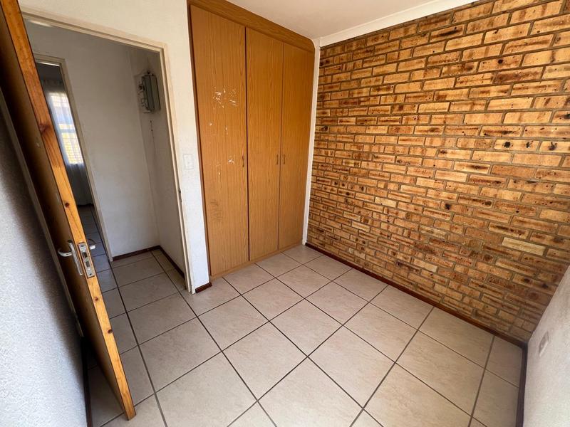 2 Bedroom Property for Sale in Finsbury Gauteng