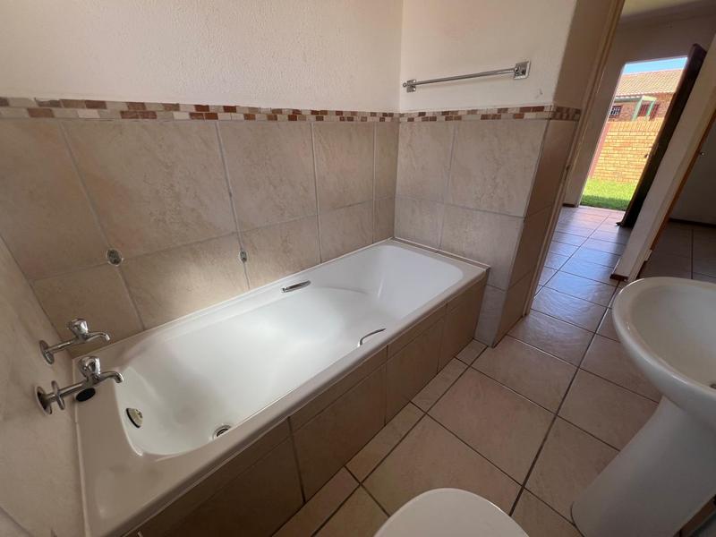 2 Bedroom Property for Sale in Finsbury Gauteng