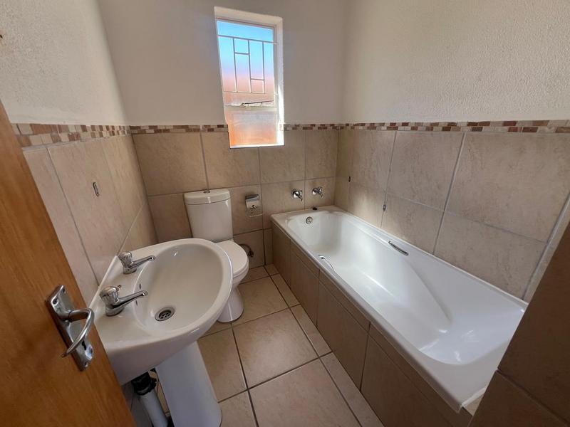 2 Bedroom Property for Sale in Finsbury Gauteng