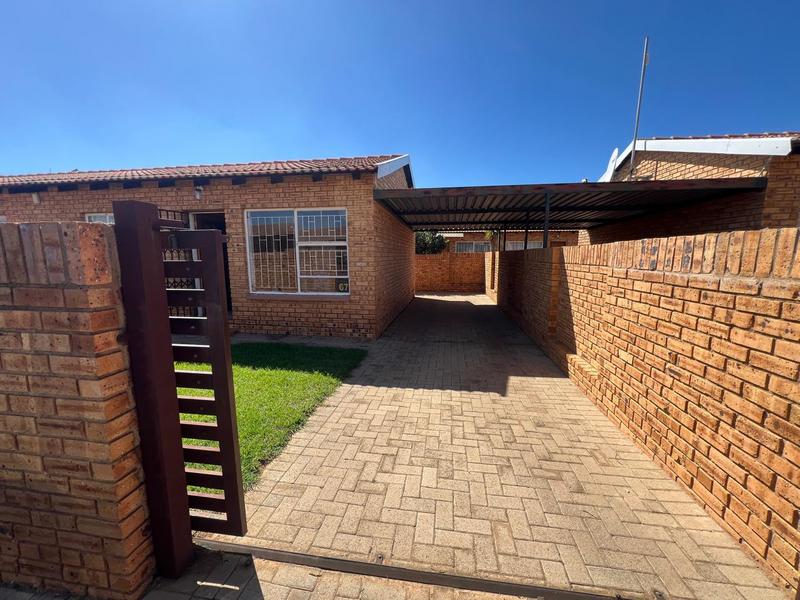 2 Bedroom Property for Sale in Finsbury Gauteng