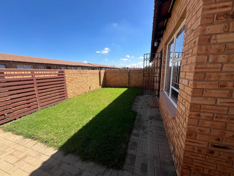 2 Bedroom Property for Sale in Finsbury Gauteng