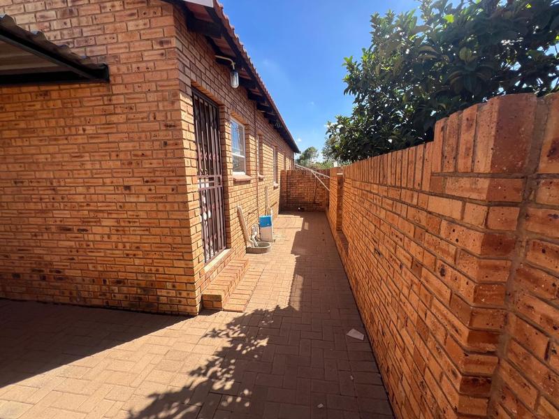 2 Bedroom Property for Sale in Finsbury Gauteng