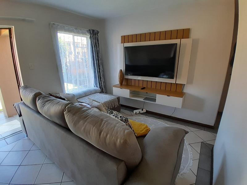 To Let 2 Bedroom Property for Rent in Eco Park Gauteng