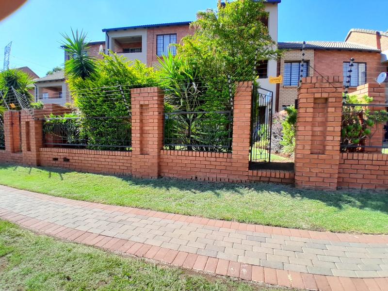 To Let 2 Bedroom Property for Rent in Eco Park Gauteng