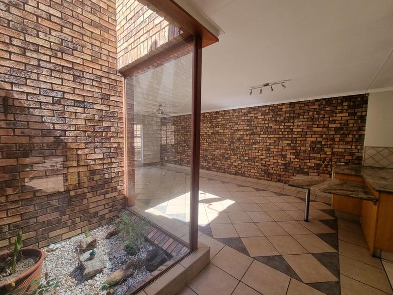 3 Bedroom Property for Sale in Lonehill Gauteng