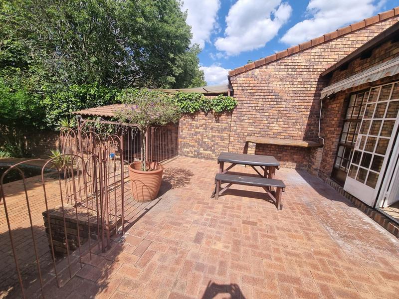 3 Bedroom Property for Sale in Lonehill Gauteng