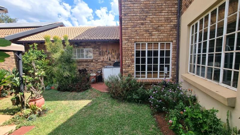 4 Bedroom Property for Sale in Eldoraigne Gauteng