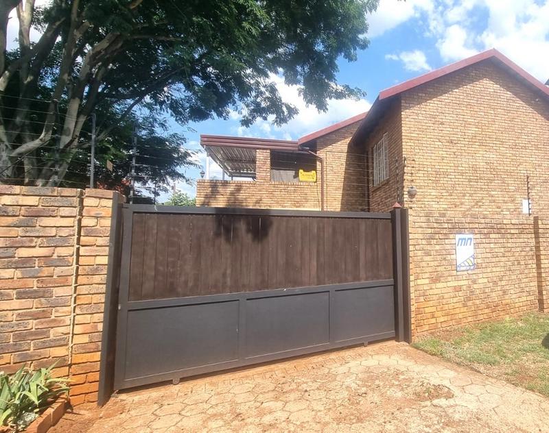 4 Bedroom Property for Sale in Eldoraigne Gauteng