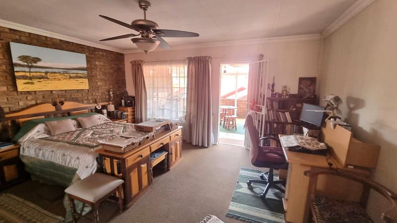 4 Bedroom Property for Sale in Eldoraigne Gauteng