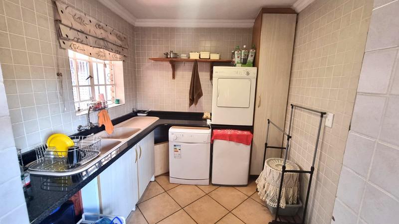 4 Bedroom Property for Sale in Eldoraigne Gauteng