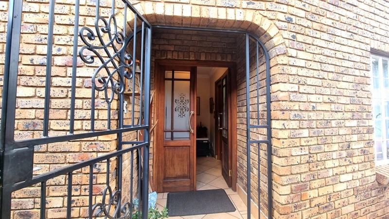 4 Bedroom Property for Sale in Eldoraigne Gauteng