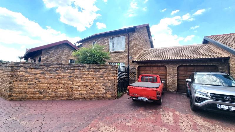 4 Bedroom Property for Sale in Eldoraigne Gauteng