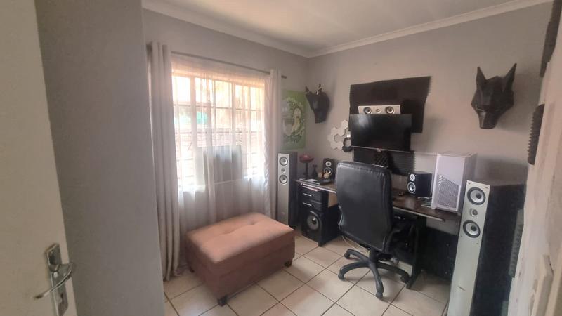 3 Bedroom Property for Sale in Wierda Park Gauteng