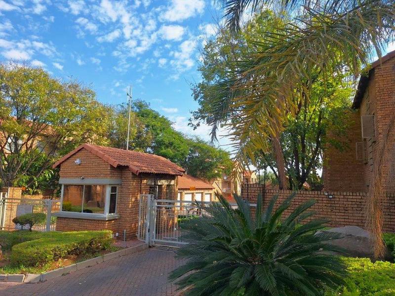 2 Bedroom Property for Sale in Die Hoewes Gauteng