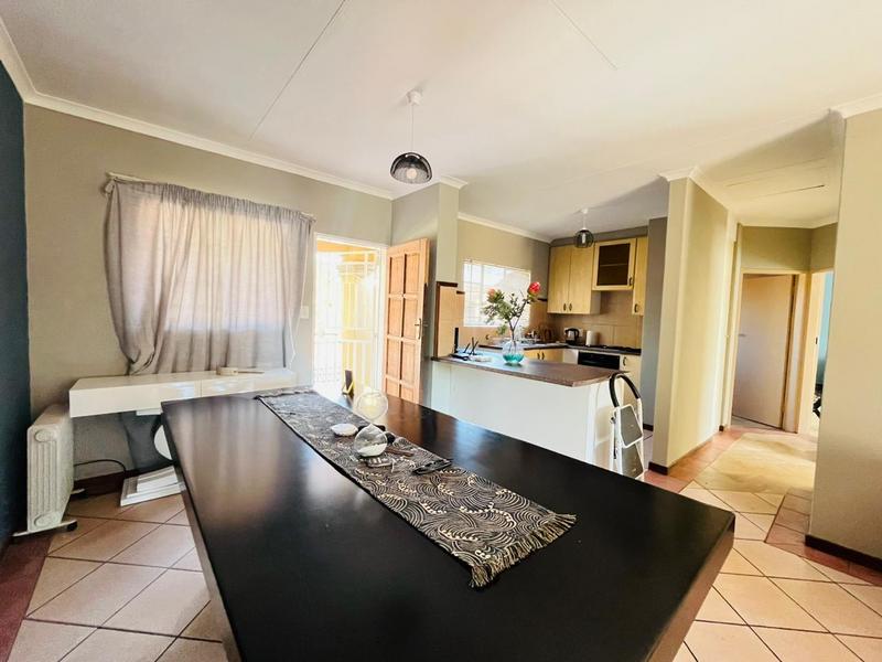 2 Bedroom Property for Sale in Die Hoewes Gauteng