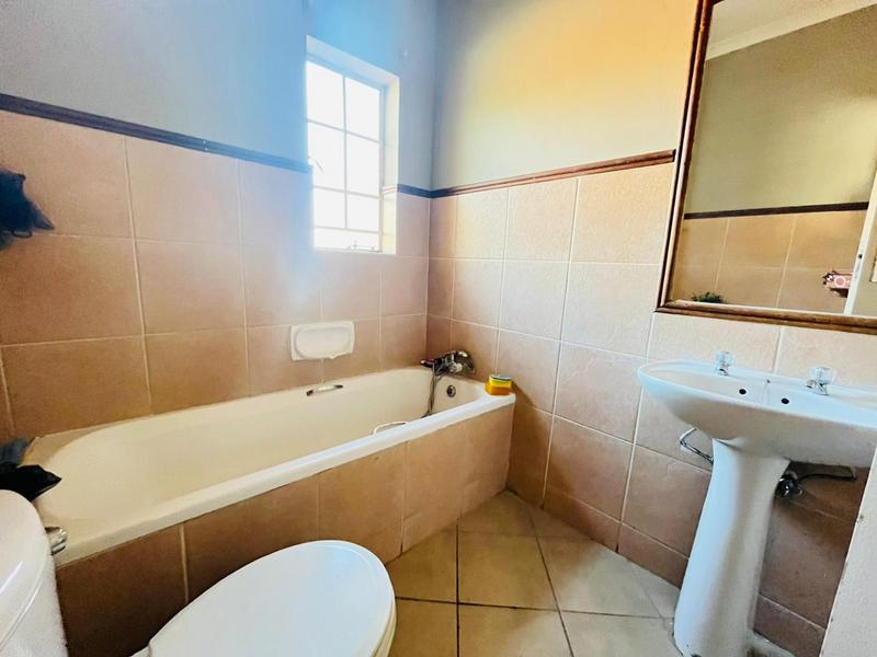 2 Bedroom Property for Sale in Die Hoewes Gauteng