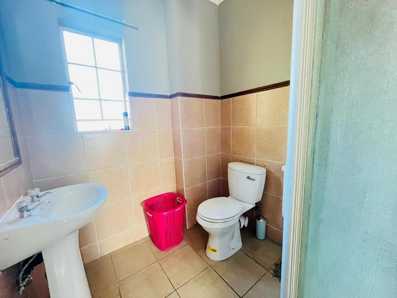 2 Bedroom Property for Sale in Die Hoewes Gauteng