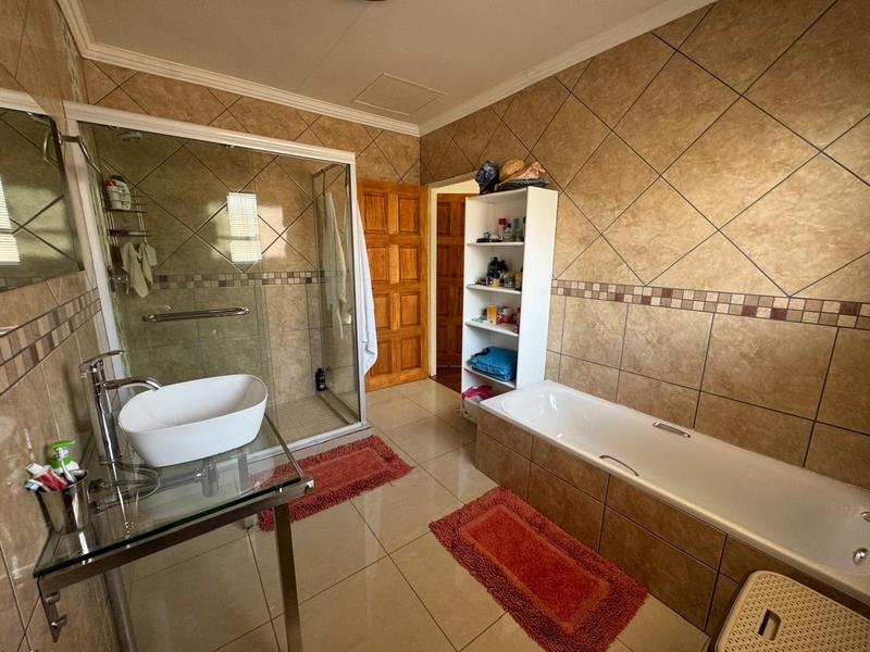 5 Bedroom Property for Sale in Misty Bay Gauteng