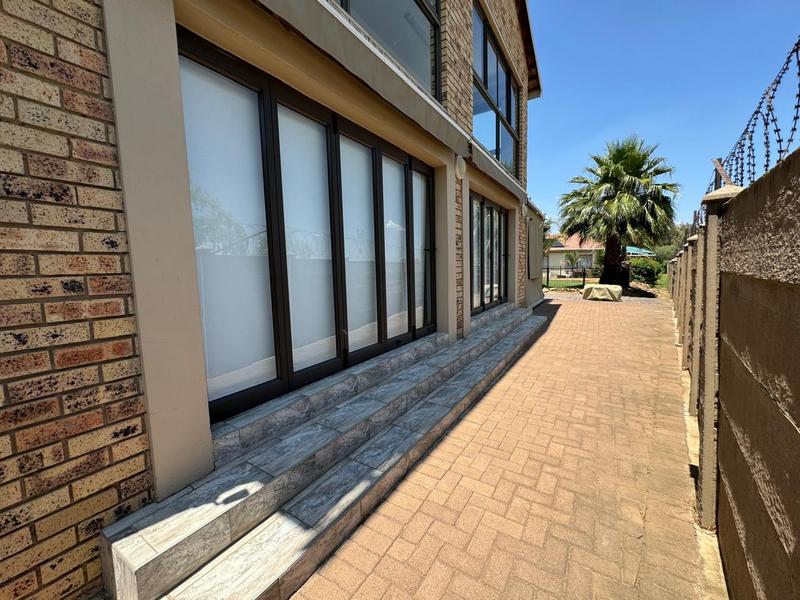 5 Bedroom Property for Sale in Misty Bay Gauteng