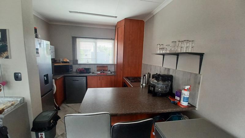 1 Bedroom Property for Sale in Sinoville Gauteng