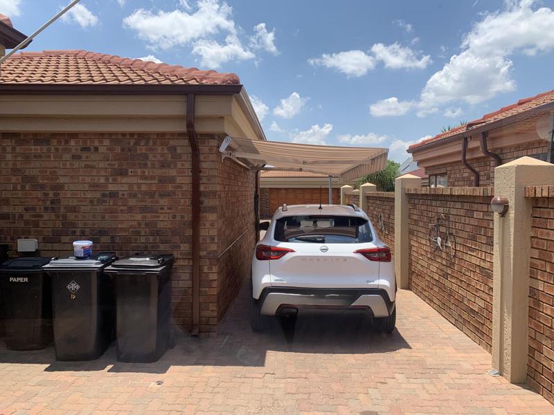 3 Bedroom Property for Sale in Bardene Gauteng