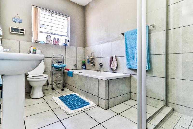 To Let 3 Bedroom Property for Rent in Strubenvale Gauteng