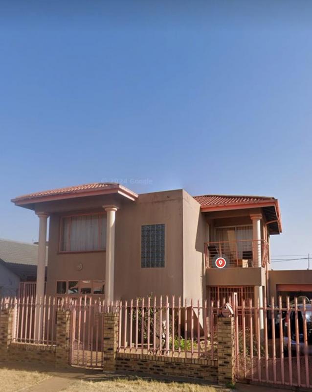 4 Bedroom Property for Sale in Lenasia Gauteng