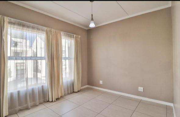 To Let 2 Bedroom Property for Rent in Greenstone Ridge Gauteng