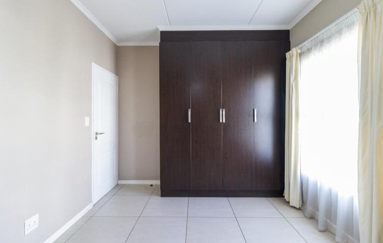 To Let 2 Bedroom Property for Rent in Greenstone Ridge Gauteng