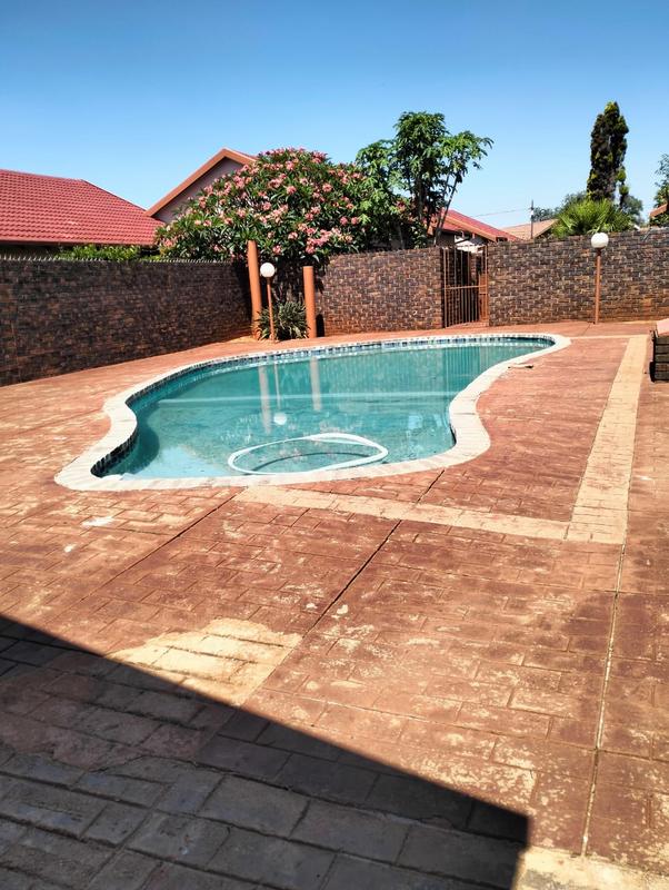 2 Bedroom Property for Sale in The Orchards Gauteng