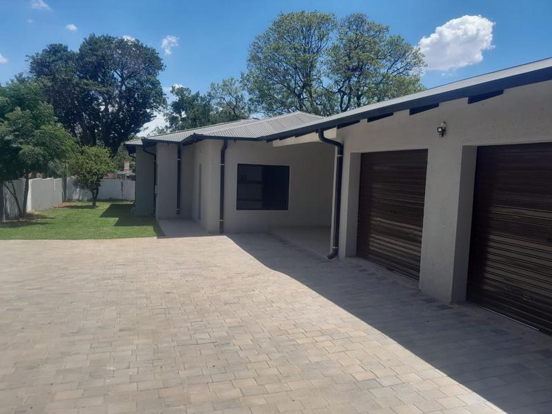 4 Bedroom Property for Sale in Mountain View Gauteng