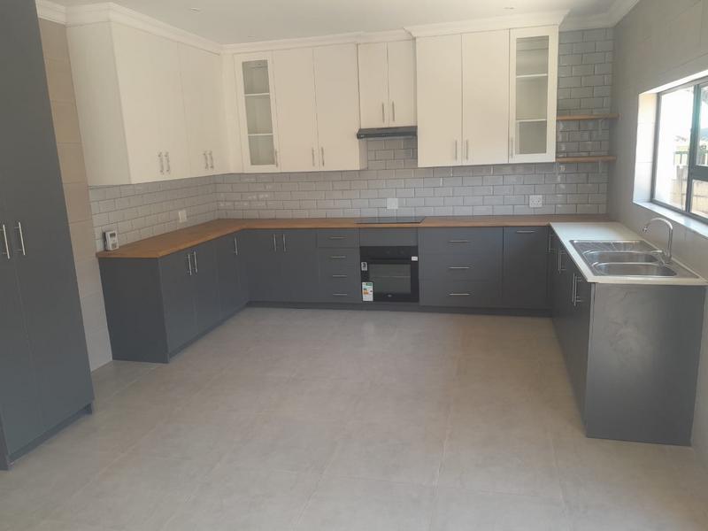 4 Bedroom Property for Sale in Mountain View Gauteng